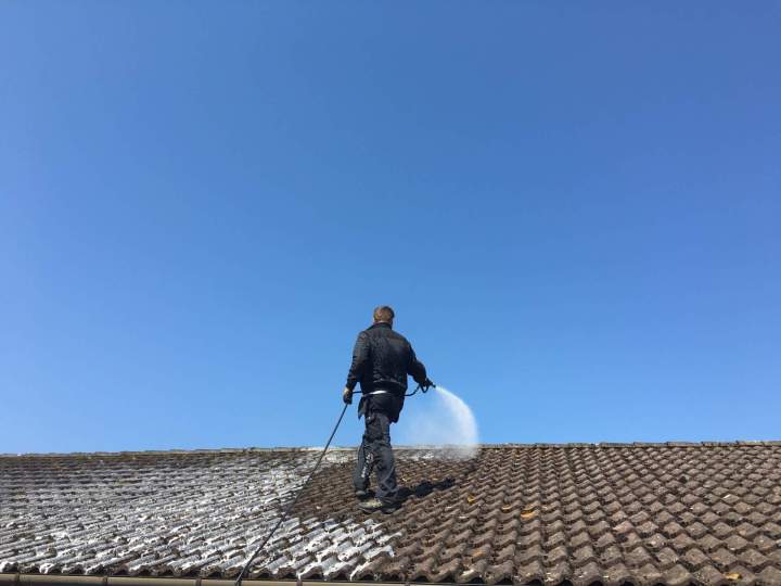 Démoussage de toiture Loireauxence